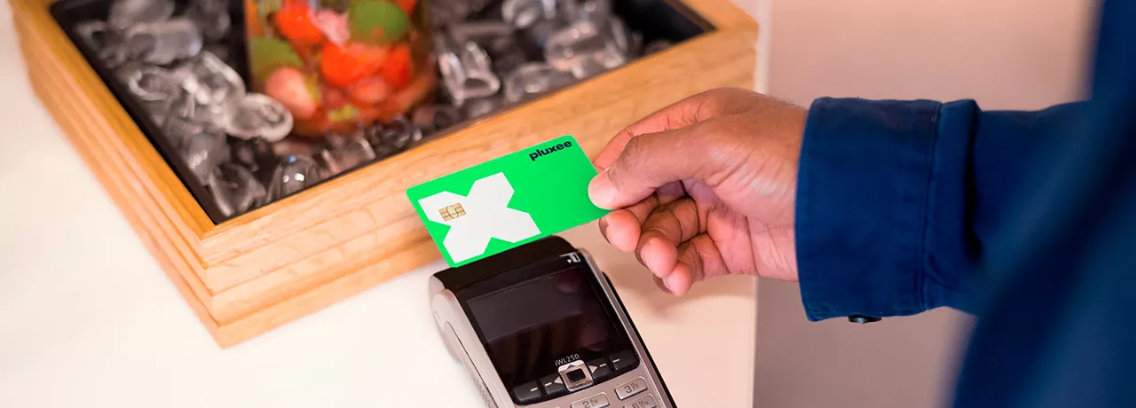 Entenda como pagar com NFC usando seu benefício Pluxee 