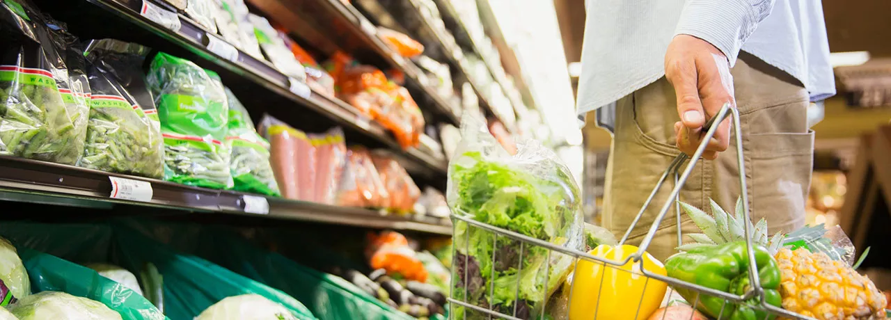 Com vale-alimentação, sua equipe pode comprar alimentos frescos que não cabem na cesta física. Saiba mais