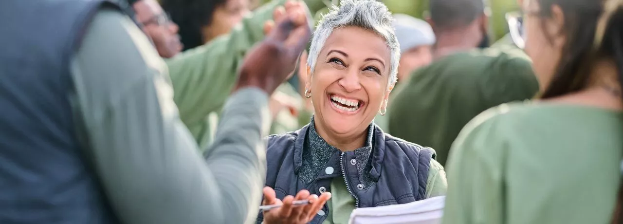 Como estruturar um programa de voluntariado e ações com o e-book da Pluxee 