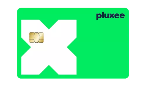 Cartão verde Pluxee Multibenefícios com chip.