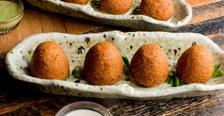 Receita de bolinho de arroz com cascas e talos