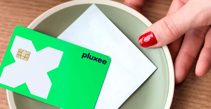 Vale-refeição bandeirado? Saiba como funcionam os benefícios com bandeira de cartão de crédito.