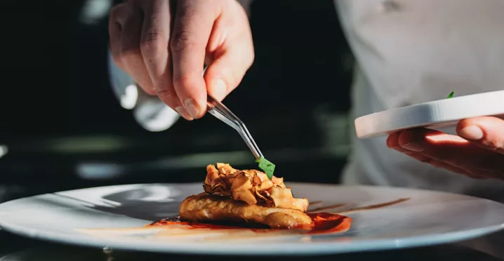 Sabia que muito restaurante top de São Paulo aceita Pluxee? Veja aqui.