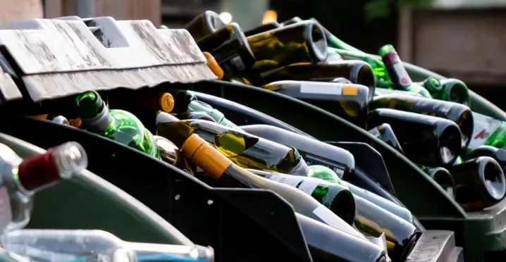 Como fazer o descarte correto do lixo do restaurante? Descubra aqui.