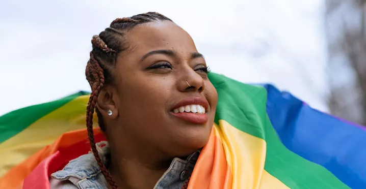 Baixe o e-book para A diversidade é fundamental nas empresas. Saiba como contratar e desenvolver profissionais LGBTQIA+ no e-book.