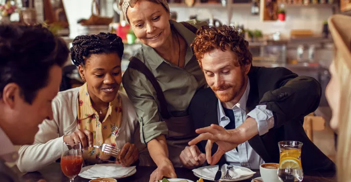 Veja no infográfico 6 dicas para ter mais clientes no restaurante