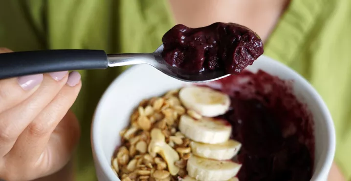 Açaí engorda? Quais os benefícios para a saúde? Veja mais no artigo da nutri da Pluxee