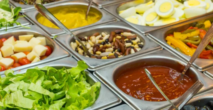 como gastar menos no restaurante por quilo