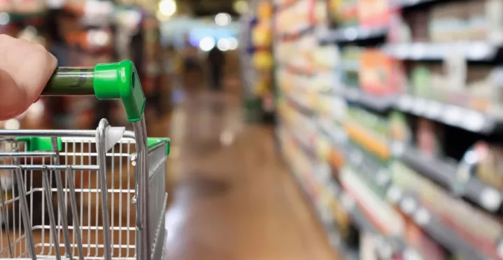 cuidados ao comprar alimentos no supermercado