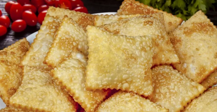 receita pastel de queijo com talos