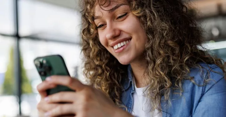 Tenha todas as informações do cartão Alimentação Pluxee e demais benefícios no nosso app mobile.