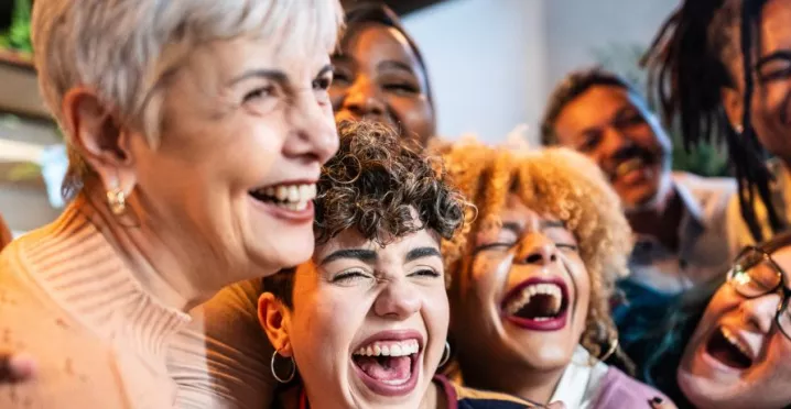 Confira as novas estruturas organizacionais e cargos de RH, incluindo Chief Happiness Officer e Engagement Manager.