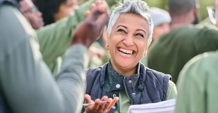 Como estruturar um programa de voluntariado e ações com o e-book da Pluxee