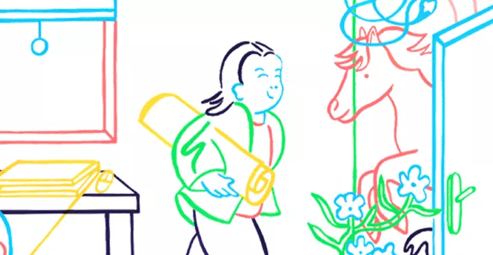  Ilustração colorida de uma pessoa sorrindo, carregando uma cartolina, enquanto caminha em direção a uma porta aberta com plantas e um cavalo desenhado ao lado.