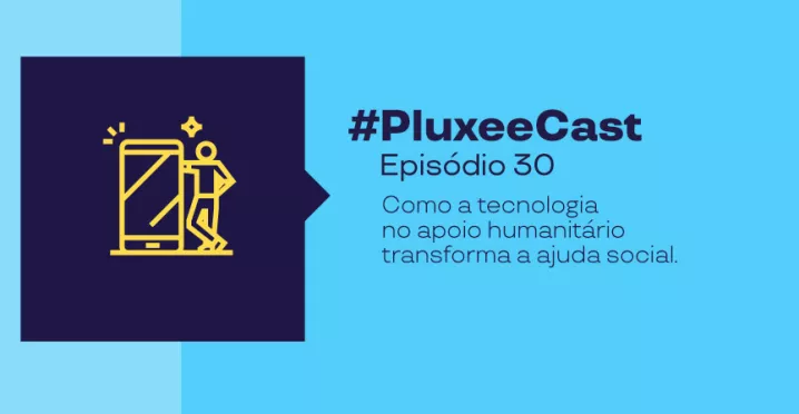 Capa do PluxeeCast, episódio 30, sobre como a tecnologia no apoio humanitário transforma a ajuda social, com ilustração de smartphone e pessoa.