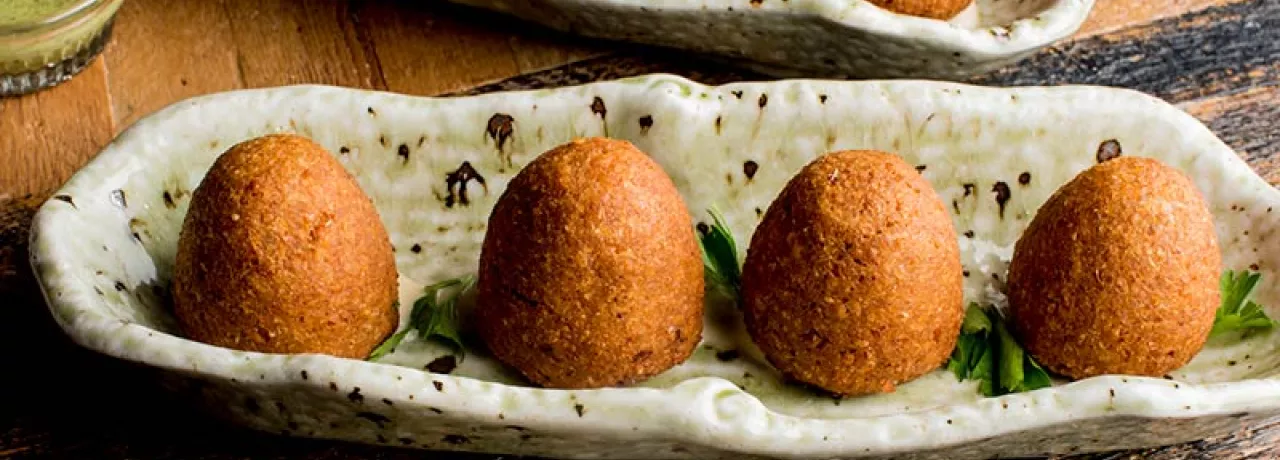 Receita de bolinho de arroz com cascas e talos