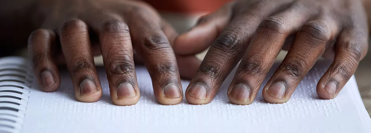 A inclusão do deficiente visual no ambiente de trabalho é importante! Veja como participar.