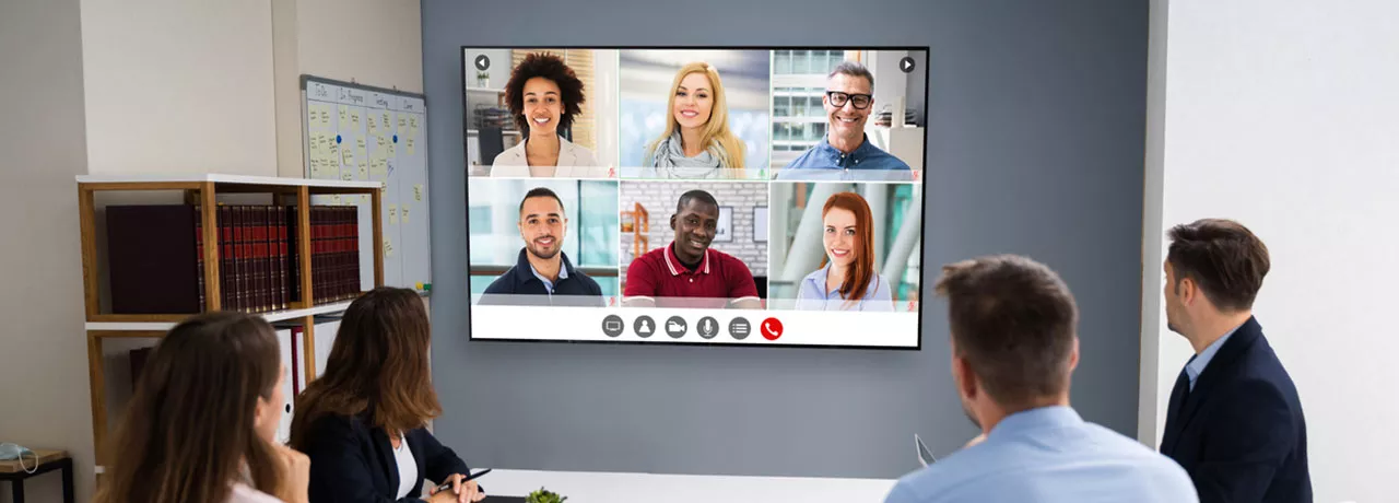 Confira um comparativo mesmo entre os modelos e como a empresa pode se preparar e entender qual é o melhor para o tipo de atividade que seus colaboradores realizam.