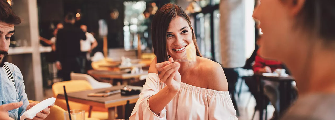 Saiba como escolher o vale-refeição que vai melhorar a vida da sua equipe