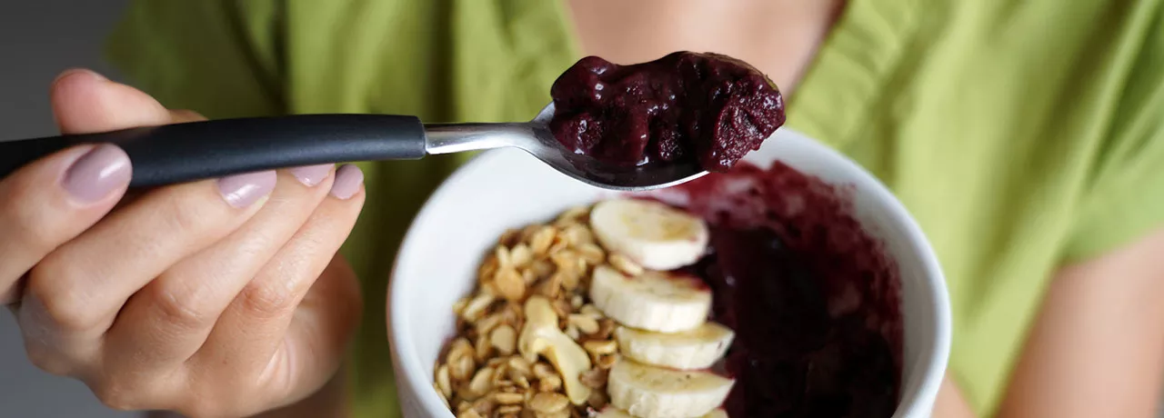 Açaí engorda? Quais os benefícios para a saúde? Veja mais no artigo da nutri da Pluxee