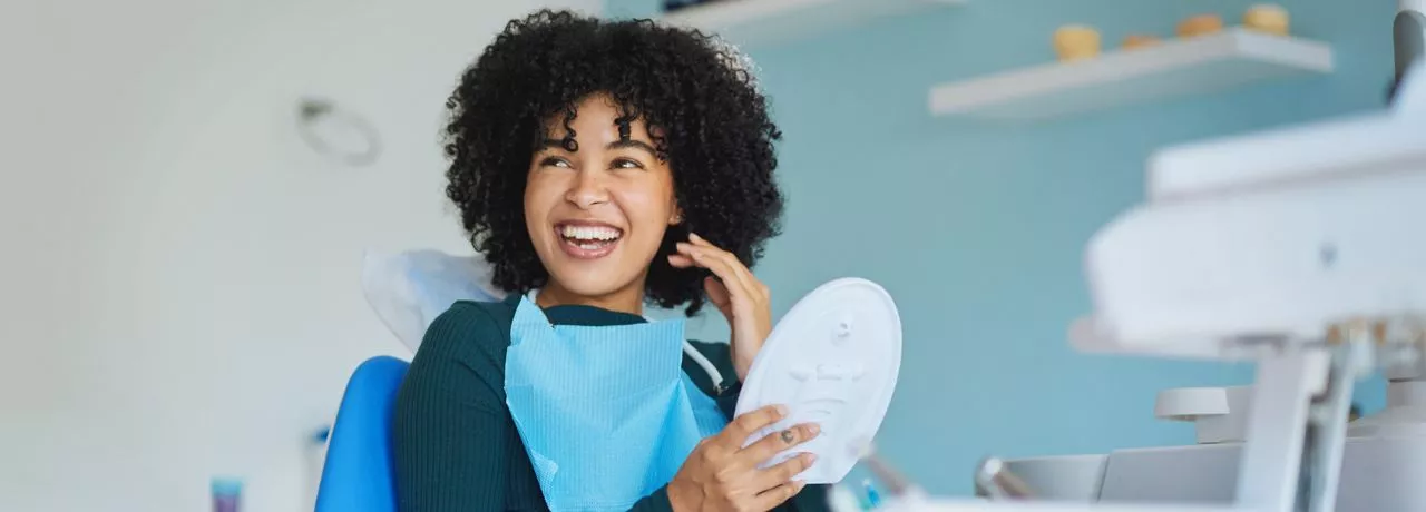 Com um plano odontológico, seu colaborador encontra o dentista mais próximo para fazer tratamentos e ter mais saúde.