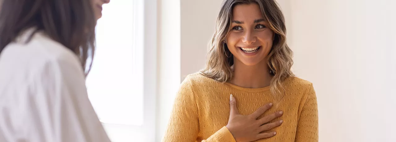 Jovem profissional busca desenvolver a carreira e manter a saúde mental
