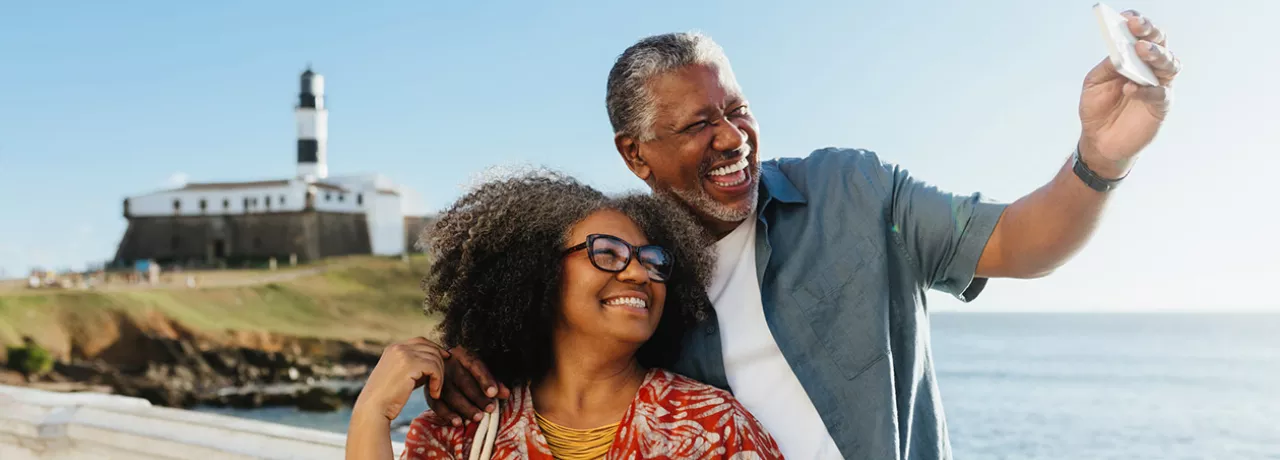 Casal tira foto durante suas férias em Salvador