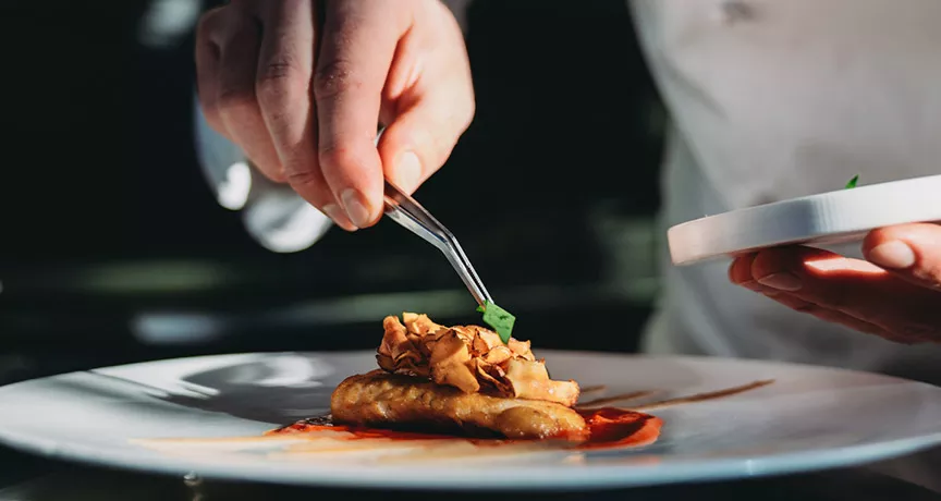 Sabia que muito restaurante top de São Paulo aceita Pluxee? Veja aqui.