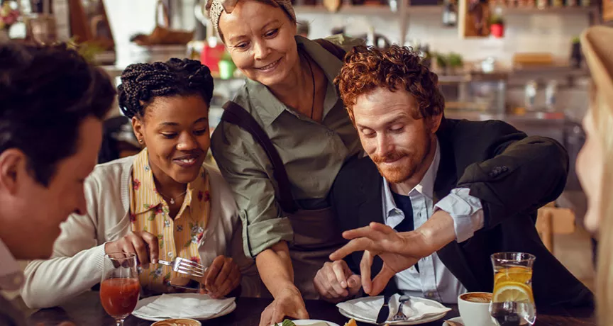 Veja no infográfico 6 dicas para ter mais clientes no restaurante