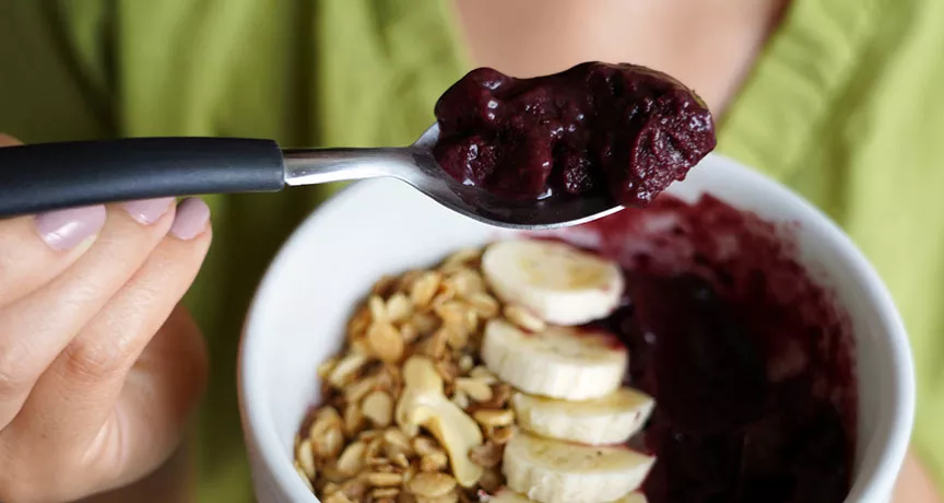 Açaí engorda? Quais os benefícios para a saúde? Veja mais no artigo da nutri da Pluxee