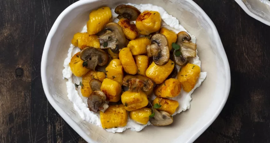 receita nhoque de abóbora ao molho de cogumelo e salvia