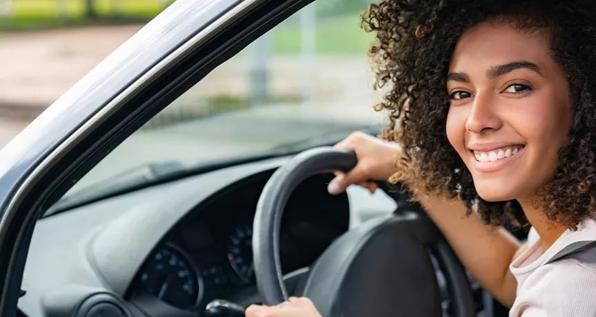 Substituir o reembolso pelo vale-combustível ajuda a economizar os custos na sua empresa