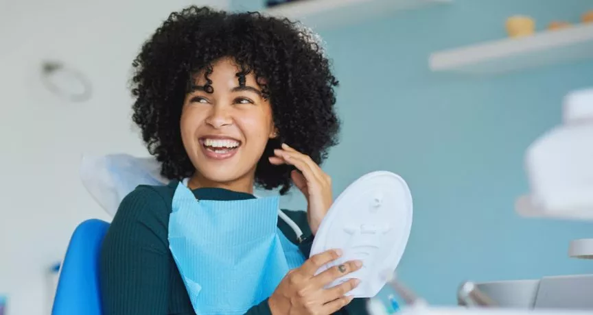 Com um plano odontológico, seu colaborador encontra o dentista mais próximo para fazer tratamentos e ter mais saúde.