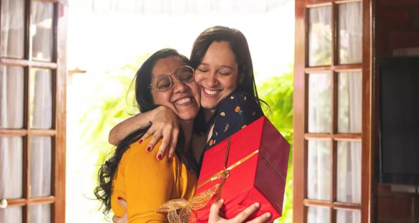 Vale-presente de Natal para funcionários como reconhecimento de final de ano