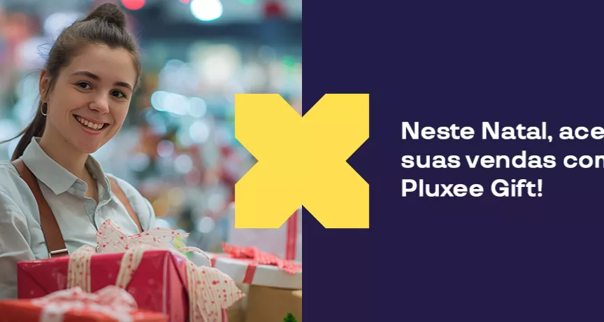 Balconista de loja trabalha nos preparativos para o Natal