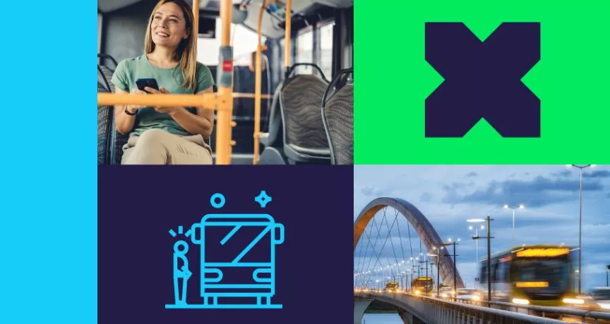 Imagem de uma mulher no transporte público, mexendo no celular e sorrindo