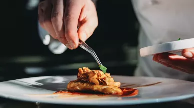 Sabia que muito restaurante top de São Paulo aceita Pluxee? Veja aqui.