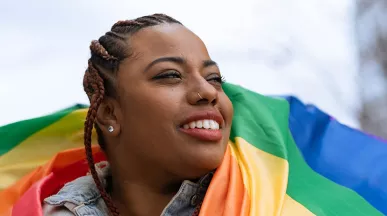 Baixe o e-book para A diversidade é fundamental nas empresas. Saiba como contratar e desenvolver profissionais LGBTQIA+ no e-book.