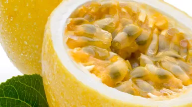 Além de ter efeito calmante, o maracujá também contribui para a boa saúde.