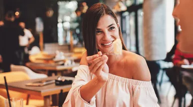 Saiba como escolher o vale-refeição que vai melhorar a vida da sua equipe