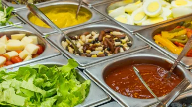 como gastar menos no restaurante por quilo