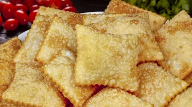 receita pastel de queijo com talos