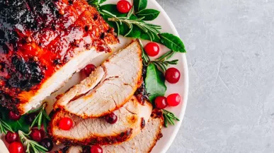 receita-tender-com-molho-de-laranja-e-abacaxi-com-pure-de-batata-doce-e-castanha-de-caju