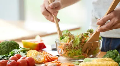 Dar a opção de compra de alimentos para as pessoas que trabalham com você traz mais motivação e produtividade