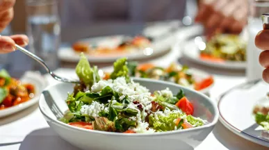 Entenda a diferença entre o vale-alimentação e o vale-refeição