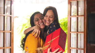 Vale-presente de Natal para funcionários como reconhecimento de final de ano