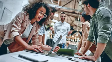 equipe trabalhando em conjunto.