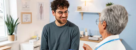 Homem faz seu check-up anual de saúde