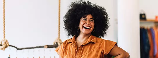 Microempreendedora trabalha no seu negócio