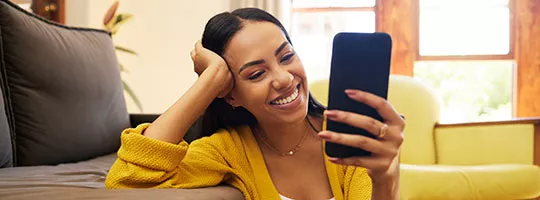 Jovem contrata serviço de Saque do FGTS 